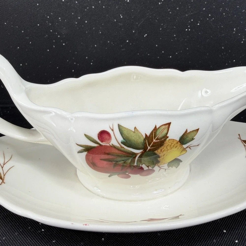 Wedgwood Etruria Barlaston Drury Lane Gravy Boat Attached Underplate Fruit Motif